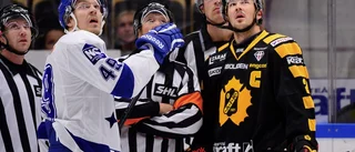Karlsson mitt i en enda stor hockeyfest