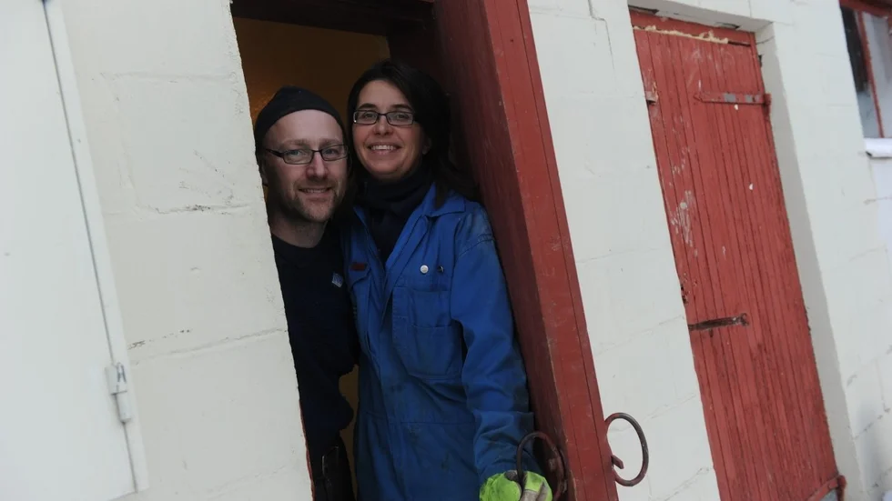 Pär och Johanna Hellström, osttillverkare och jordbrukare. (Arkivbild: Roine Sandlén)