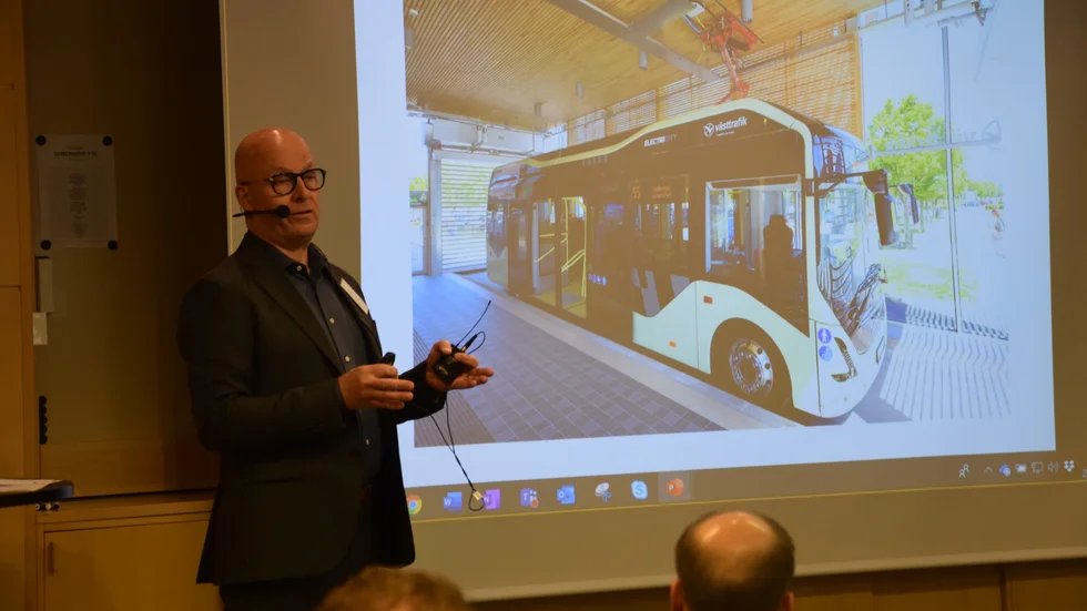 Skellefteå Krafts Glenn Wikman berättade om de två laddstationer som Skellefteå Buss kommer att använda då elbussarna tas i drift.