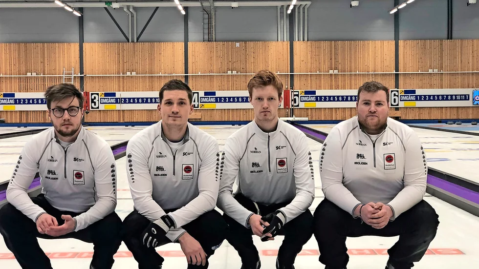 Silver. Lag Granbom med (fr v): Filip Stener, Johannes Patz, Simon Granbom och Camron Bryce. Skellefteå CK:s lag tog silver i elitserien efter finalförlust mot Colorama. Matchen i Jönköping slutade 5–9.

