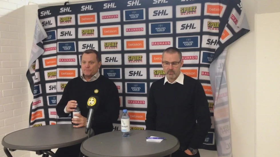 Magnus Sundquist, Brynäs, och Tommy Samuelsson, Skellefteå AIK, på torsdagens presskonferen efter AIK:s straffseger mot Brynäs.