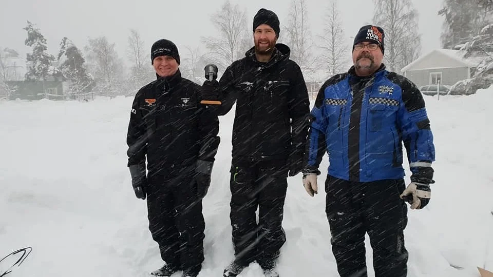  Markus Vidman, mitten, vann nyårsracet 2018 före tvåan Niclas Hammarstedt, t.v, och  trean Tobbe Åhman till höger. Foto: Privat. 