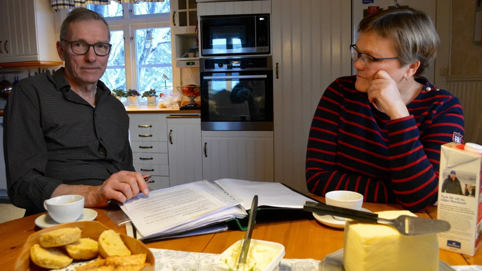 Kurt-Åke och Marie Holmqvist är kritiska till bemötandet de fick av Skellefteå Kraft.
