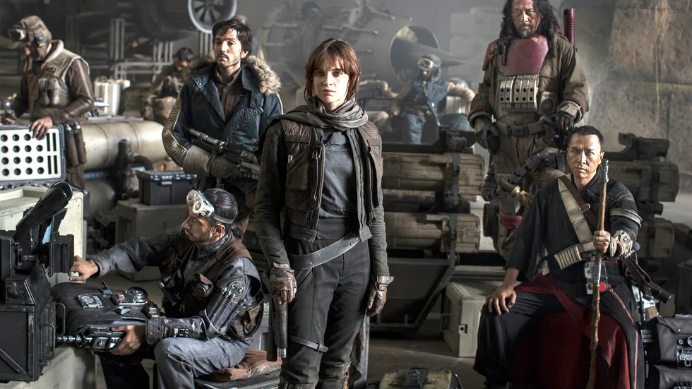 Hjältegänget. Fr v: Riz Ahmed, Diego Luna, Felicity Jones, Wen Jiang, Donnie Yen. Foto: Jonathan Olley & Leah Evans.