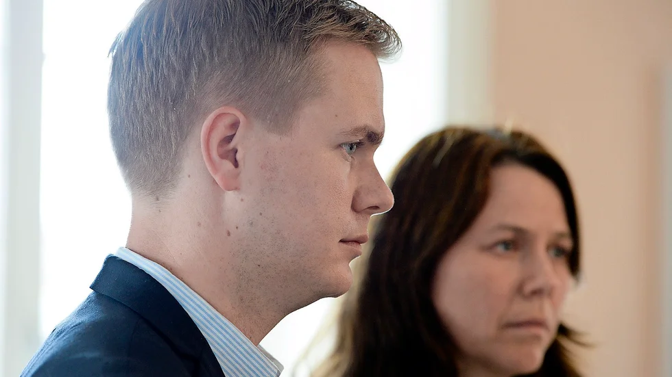 Språkrören Gustav Fridolin och Åsa Romson (MP) har haft en tung inledning på veckan med ministeravgång och brunkolsförsäljning. Foto: Jessica Gow/TT