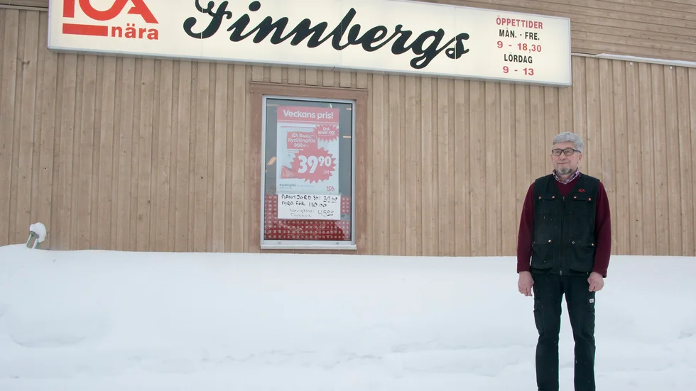 Försäljning. Finnbergs i Glommersträsk har rullat på i 87 år, men när nu pensionen närmar sig för ägaren Jan Finnberg har butiken de senaste månaderna legat ute till försäljning. ”Det känns hoppfullt”, säger han. (Arkivbild)