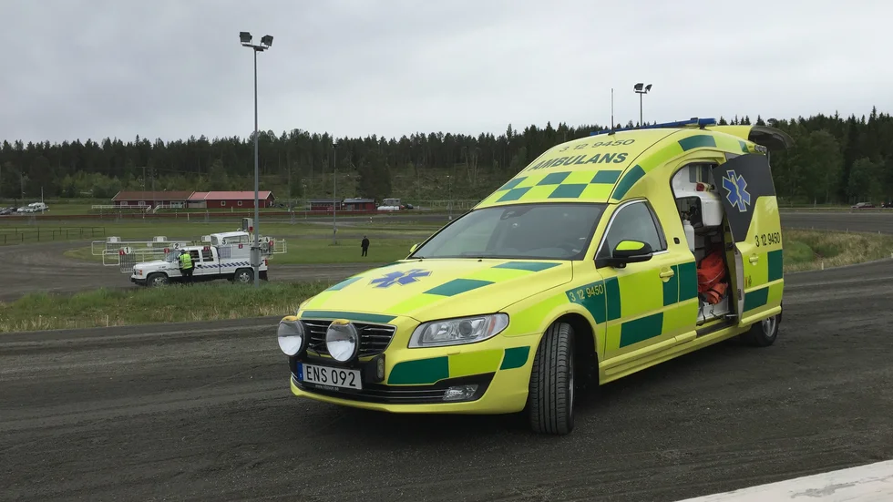 Det var vid 12.40 på torsdagen som en olycka inträffade på Skelleftetravet. Foto: Torbjörn Enmark.