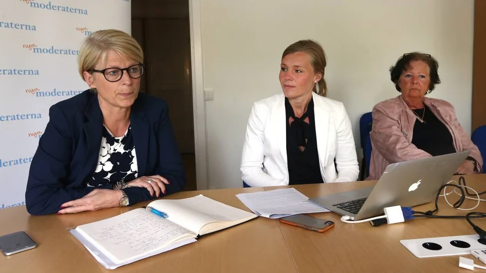 M-topp i Norrköping. Elisabeth Svantesson, integrationspolitisk talesperson, fanns på plats när de lokala företrädarna Sophia Jarl och Jirina Klevstigh presenterade moderaternas förslag om att kommunen bör införa åldersbestämning på ensamkommande flyktingbarn.