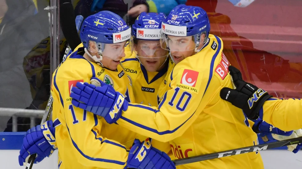 The Olympic Line. Pär Lindholm, Oscar Möller och Jocke Lindström är återigen uttagna till Tre Kronor. Foto: TT