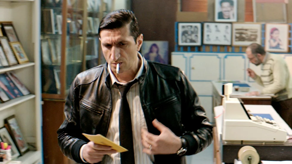 Lysande. Fares Fares imponerar som egyptisk polis.