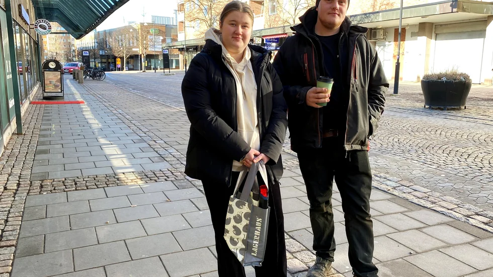 Josefine Wåhlin och Gustav Roxberg, Motala, tänker inte börja leva annorlunda för att restriktionerna släpps.