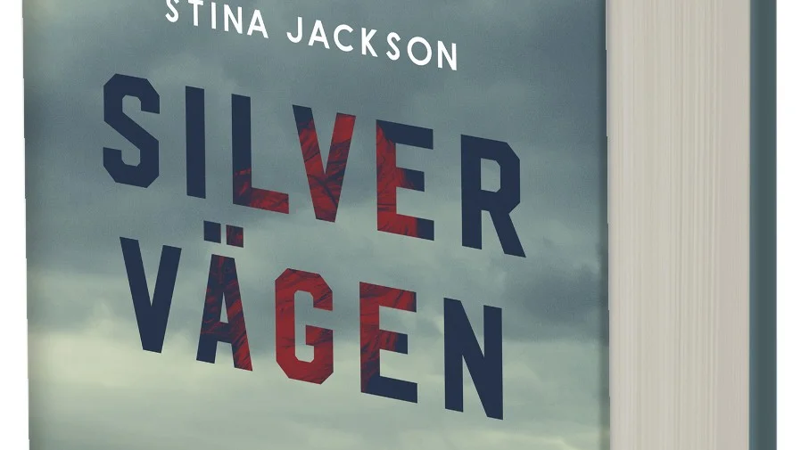 Redigerar. Stina Jackson jobbar just nu med sista justeringarna på boken.