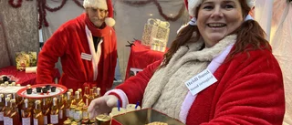 Häng med tidningen bland knallar och besökare på Strängnäs julmarknad 