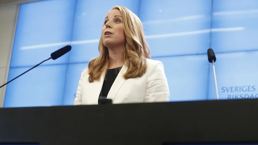 "Jag älskar att älska Annie Lööf och Centerpartiet. Men det går ju inte, så som de beter sig", skriver Urban Lundin i sin replik till tre C-politiker. 