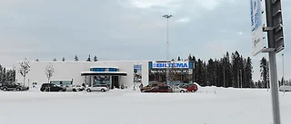 Bråk om Biltemaskylt