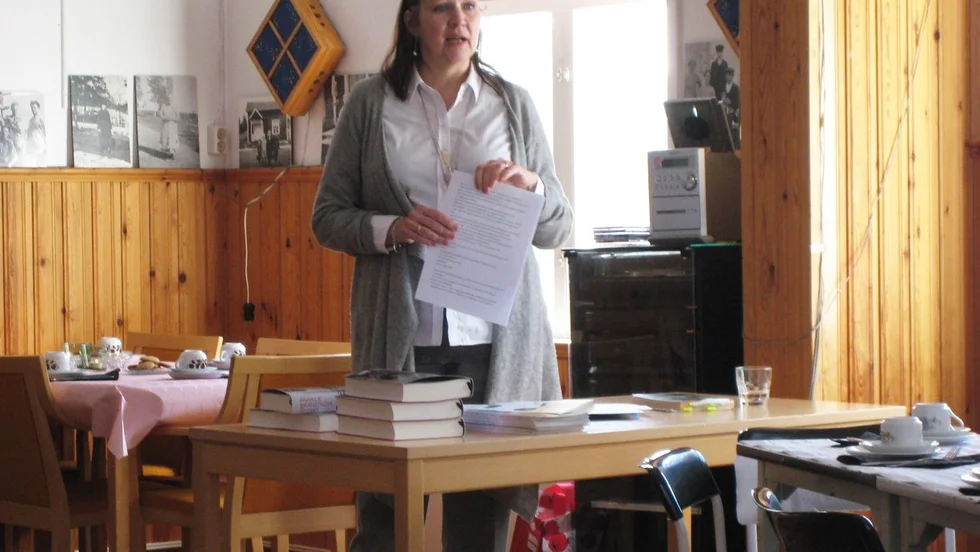 På besök. Annelie Bränström Öhman föreläste om Sara Lidman i författarens hemby Missenträsk.