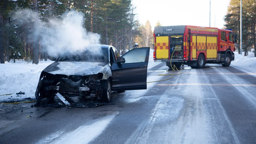 Det är oklart varför bilen började brinna.