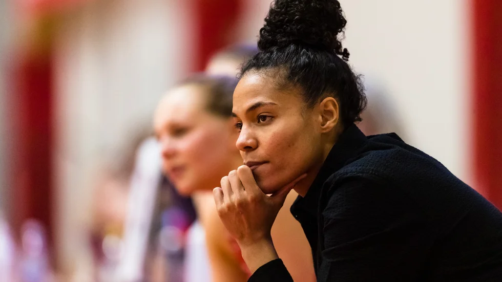 Chioma Nnamaka, assisterande coach i Uppsala, kan vara på väg mot slutspel med sitt lag.