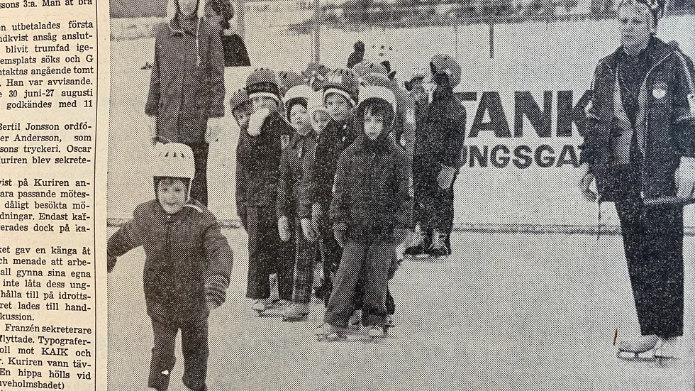 Inga-Britt Nordquist och Sylvia Widén ledde skridskoskolan på Backavallen 1972.
