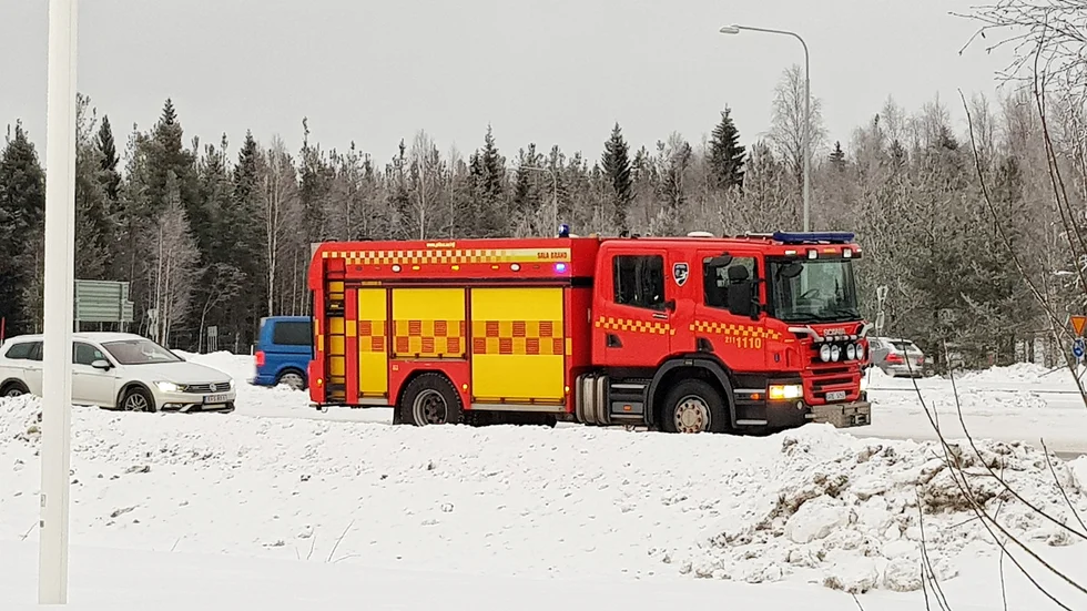 Räddningstjänsten stängde av påfarten och södergående körfält med den påföljd att det bildades köer.