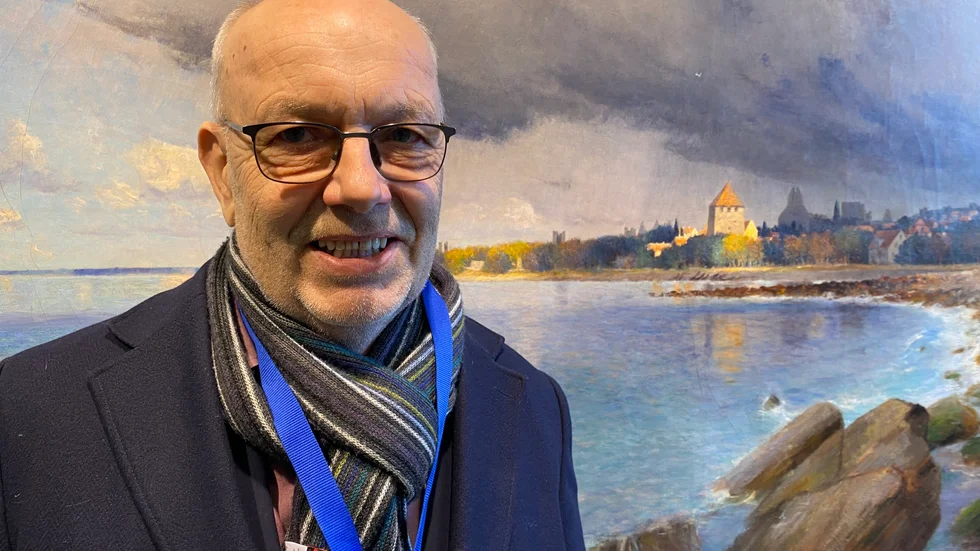 Ingemar Lundqvist på Miljö- och byggnämnden tycker inte att man gjorde fel när man gav bygglov för padelbanorna i Gnisvärd. Men man kommer vara mer restriktiva i framtiden.