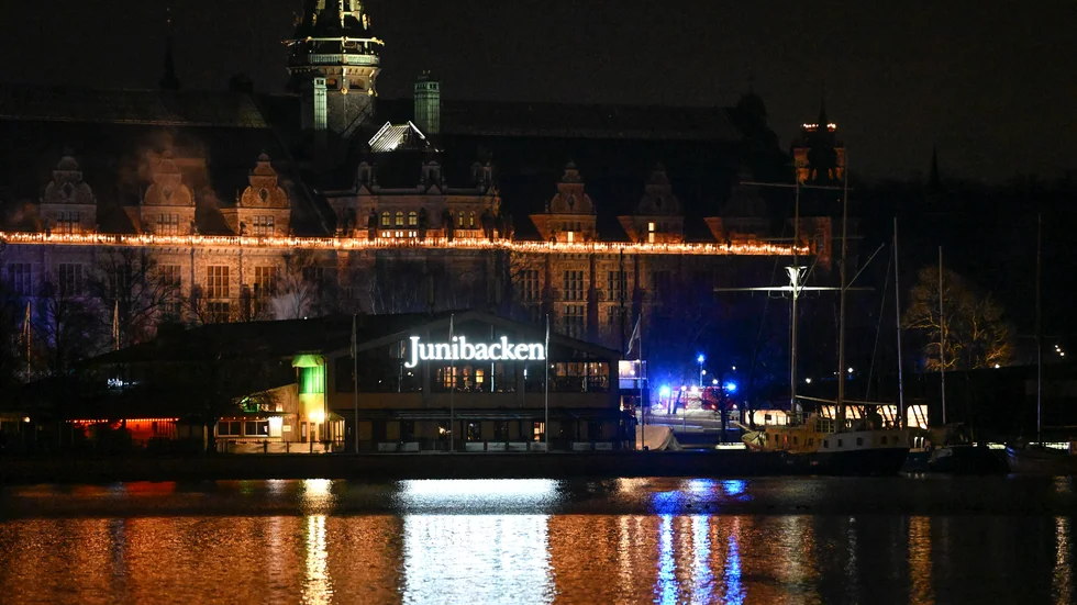 Det brinner på Djurgården i Stockholm, i närheten av Nordiska museet.