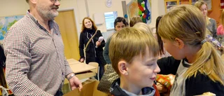 Sunnanåelever slår in paket med engagemang