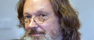 ”Den sjunde sonen” är tramsig bok om en oseriös journalist i exotisk miljö