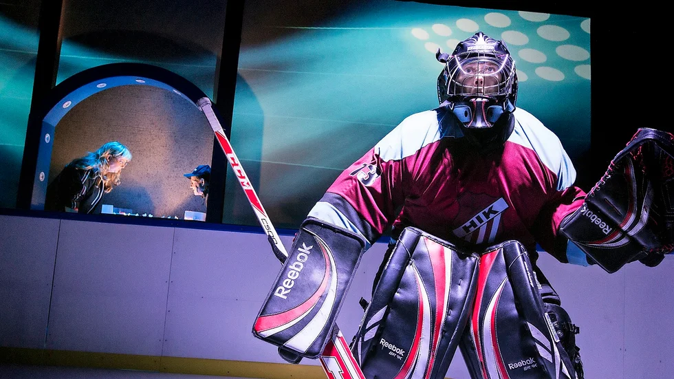 Briljerar. Tomas Engström imponerar i rollen som 16-årig hockeyspelare med många krav på sig. Foto: Patrick Degerman.