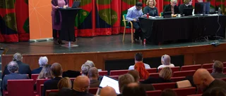 Partipolitiken ska hålla sig borta från domstolarna