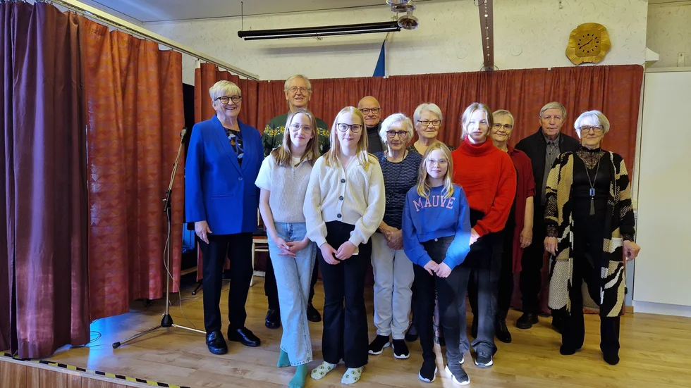 Övre raden från vänster: Birgitta Gidblom, Lars Nilsson, Sten Henriksson, Sigrid Högnelid, Anna-Karin Pekkari, Östen Tegebro och Ann-Mari Turtola.
Främre raden: Meja Martinsson, Evelina Ersholm, Iris Johansson, Iris Johansson-Granevald och Alma Johansson-Granevald.
