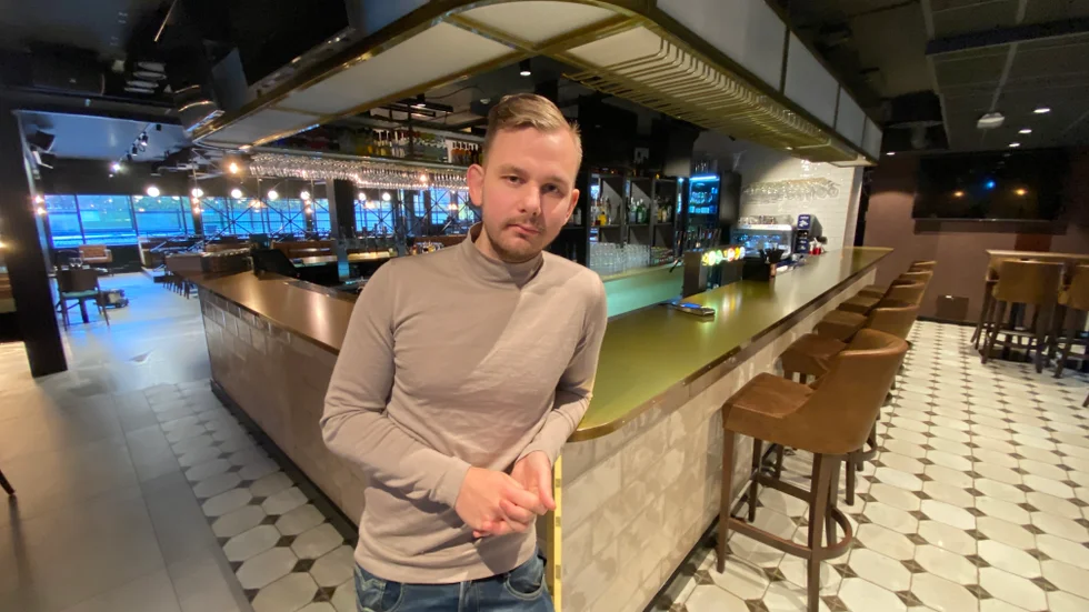 Emil Lindhe är operativ chef på Comfood som bland annat driver Brovakten i Nyköping. 