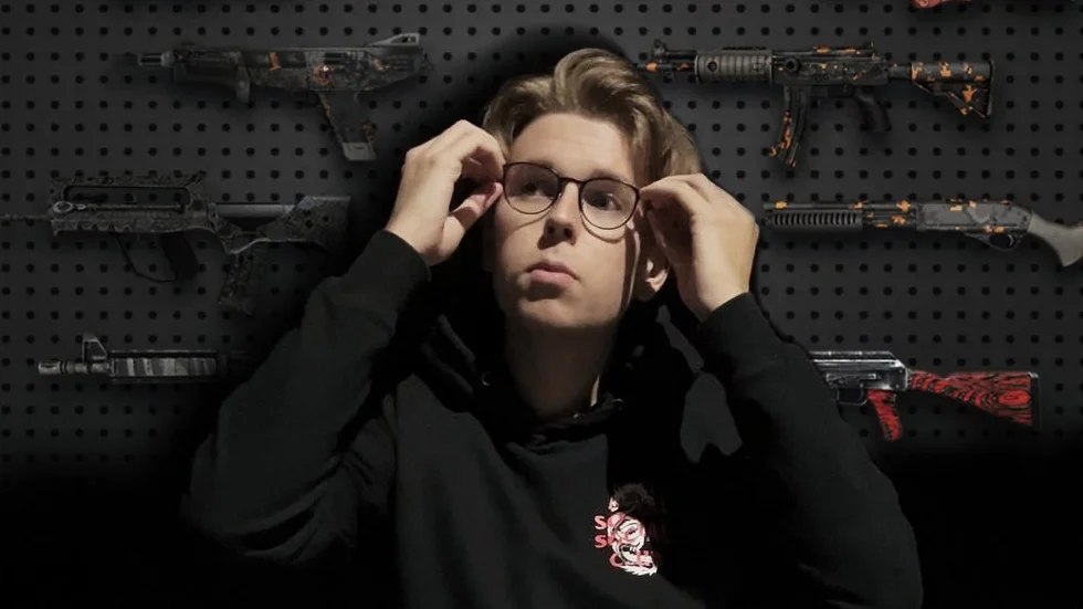 Axel Rahms affärsidé är att vara vapenhandlare i dataspelet Counter strike. Han säger att bedrägerier är vanliga och hoppas att hans företag ska få status som en seriös aktör.