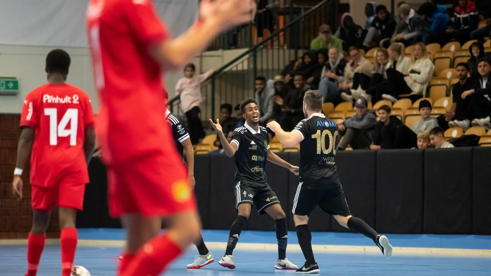 Abdullahi Abdiqaadir Ahmed, eller Di Maria som han kallas, var den stora liraren i Dribbla. Men tre mål och en assist när Dribbla gick från 0-1 till 4-1 var han den stora matchvinnaren. Dribbla vann till slut med 8-3. 