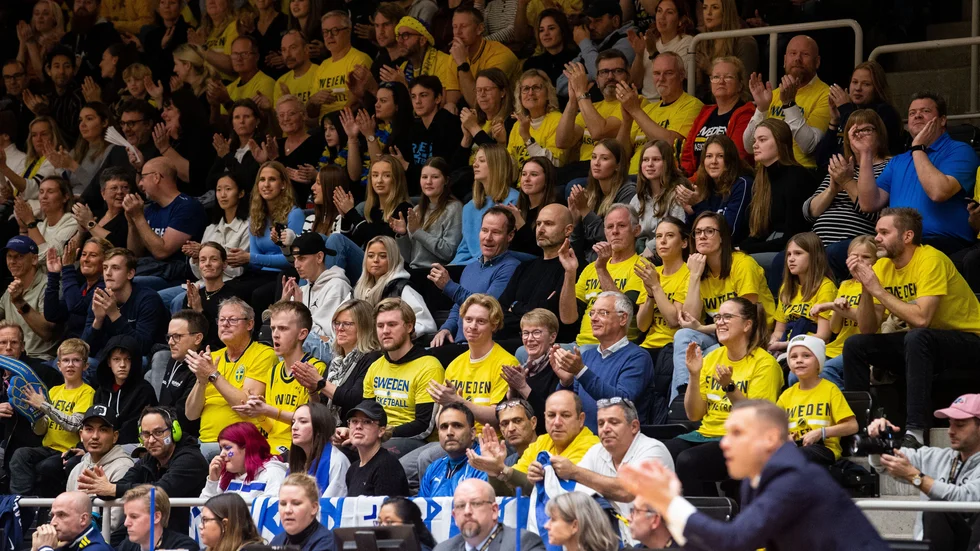 Stadium Arena kommer återigen att ha gula tröjor på läktarna.