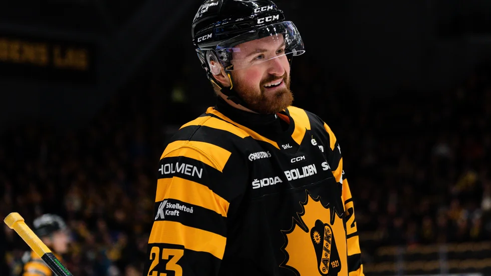 Adam Mascherin hyllades av Robert Ohlsson efter AIK:s vinst mot Frölunda. Nu får skarpskytten nytt förtroende i formationen med Andreas Wingerli och Max Lindholm.