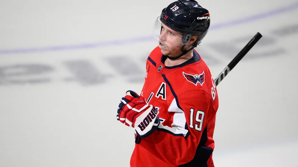 Washington Capitals Nicklas Bäckstrom firar stillsamt efter att ha satt den avgörande straffen i matchen mot Pittsburgh natten mot fredag.