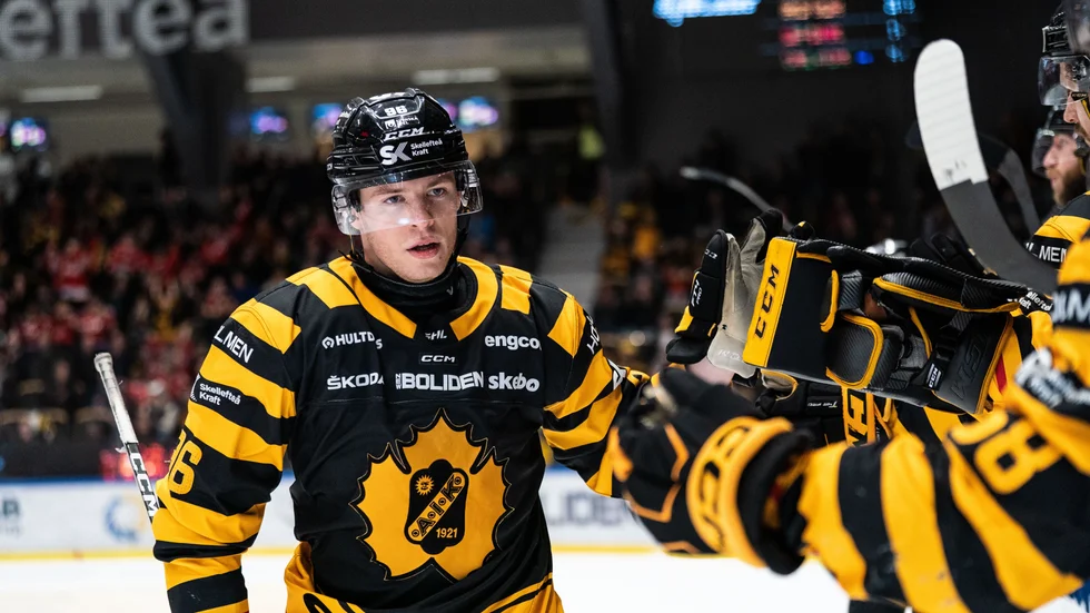 Rickard Hugg sköt ett mål på straff när AIK vann klart mot Rögle.