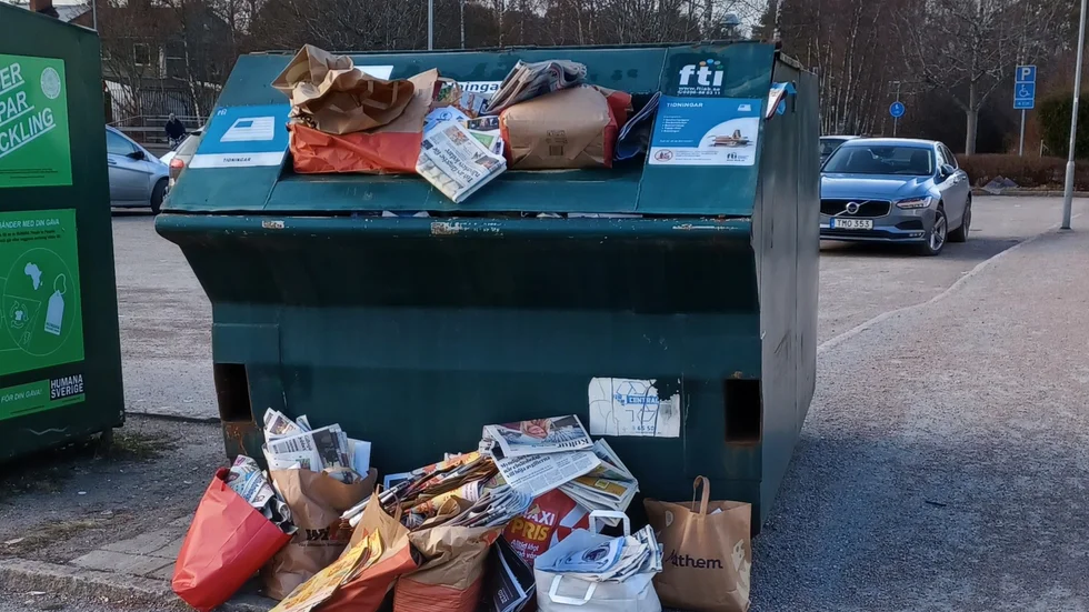Tidningspappersåtervinningen vid Svamptorget.