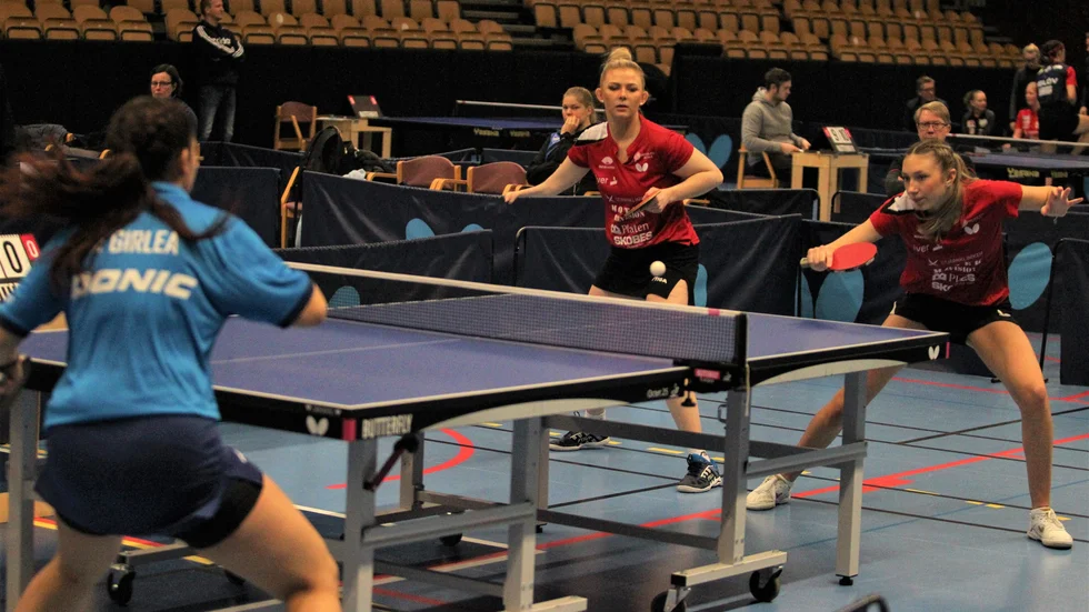 Västers BTK, här Anja Händén och Felicia Szerman i dubbelspel i sista seriesammandraget i superettan, har tagit beslut om att inte ta steget upp i Pingisligan för damer.