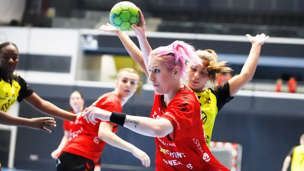 Moa Hjalmarsson och Guif säkrade det allsvenska kontraktet efter en 27-22-seger mot Kärra under söndagen.