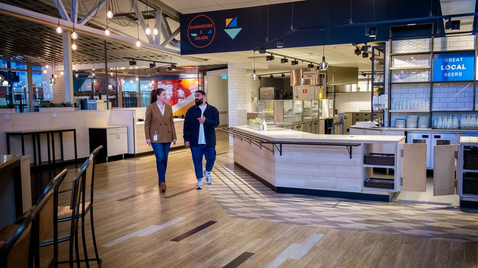 Den 1 april ska den nya restaurangen på Skavsta öppna, berättar Maria Karlsson och Sasse Sepehrazar.