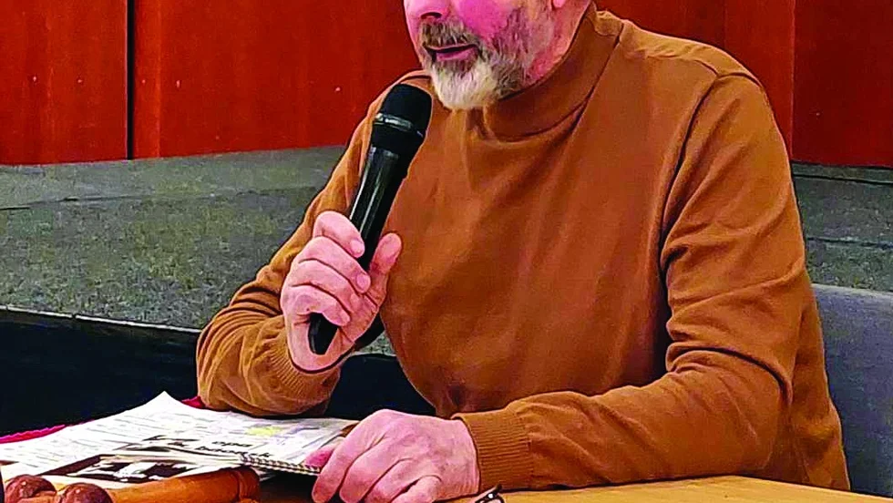 Jan-Eriks Larsson underhöll med skrönor.