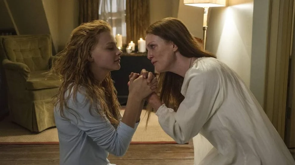 Chloe Grace Moretz och Julianne Moore i Carrie.