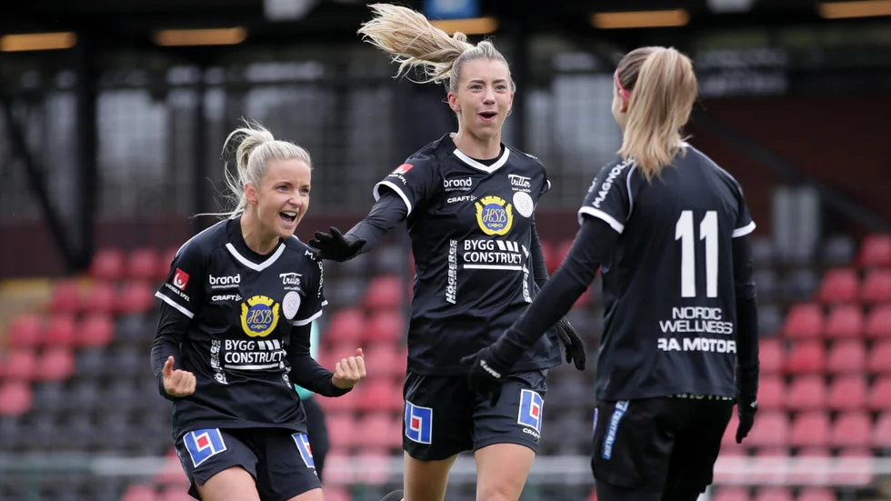 Uppsala jublar efter ett av målen. 