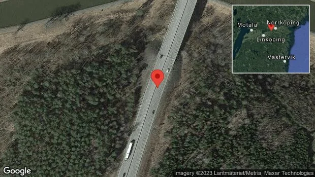 Brinnande fordon stoppar trafiken