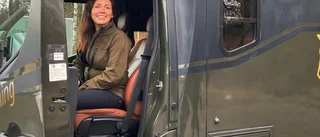 Emma 28, startar eget i udda bransch – kör hästtaxi