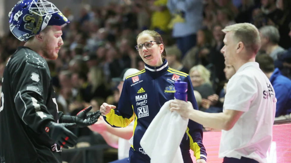 Sabina Wedberg var glad över att laget hon tränar vann, men lider med lagkamraterna i Endre som föll i kvartsfinalen av veteran-SM. 