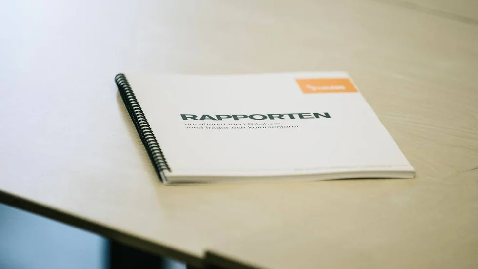 Krisrapporten. "Rapporten: om affären med Rikshem med frågor och kommentarer".