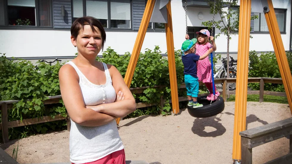 TRIVS. Emma Vhilsson och hennes barn Gustav, 4 och Elina, 6, trivs på Kallkällan. ”Men det är fult att vi inte blir informerade om vad som händer med det som är vårt”, säger Emma.